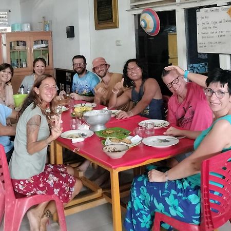 Harry & Mimin Homestay Gorontalo Exterior foto