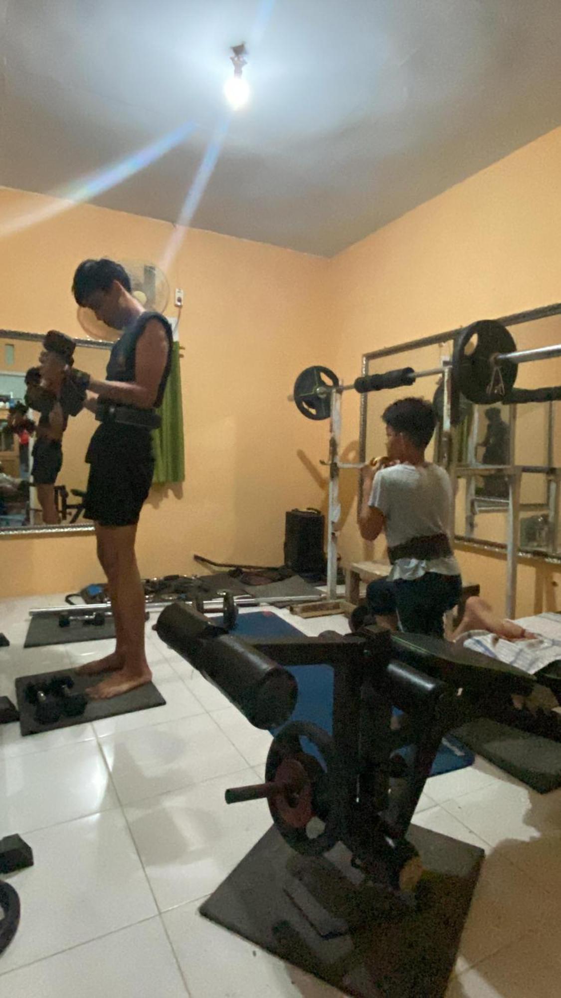 Harry & Mimin Homestay Gorontalo Exterior foto