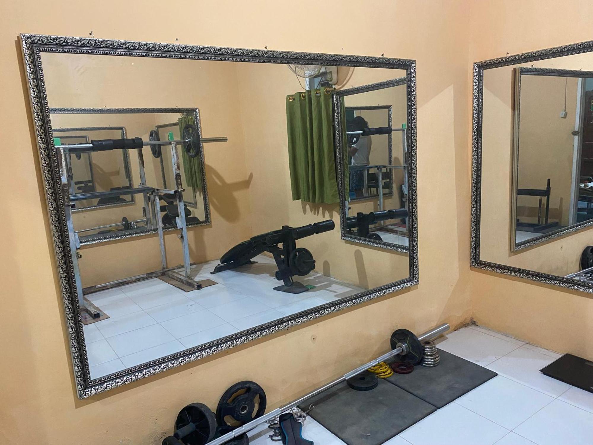Harry & Mimin Homestay Gorontalo Exterior foto